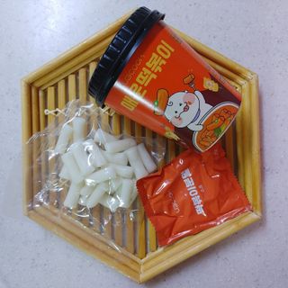 유비쿡 컵떡볶이 매운컵떡볶이2개/ 짜장컵떡볶이 2개  총 4개세트 — 5점을 준 리뷰어가 2021년 5월 올린 사용 사진