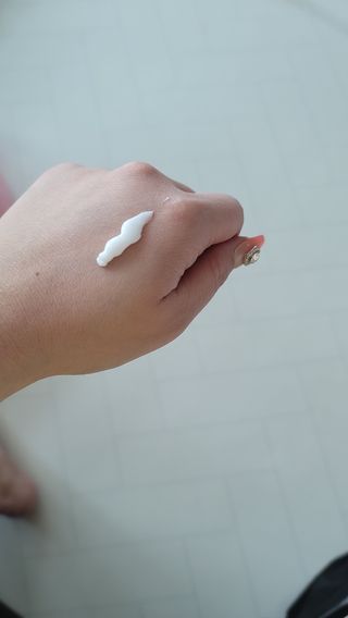 셀프 모이스처라이징 프로텍션 크림 셀프 모이스처라이징 프로텍션크림 — 5점을 준 리뷰어가 2022년 4월 올린 사용 사진
