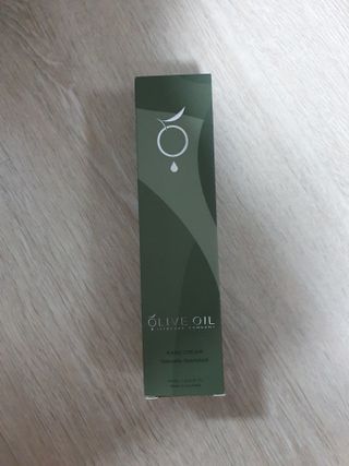 올리브 오일 스킨케어 컴퍼니 [OOSC] 보송보송한 내추럴리 너리시드 핸드크림 125ml — 3.5점을 준 리뷰어가 2021년 4월 올린 사용 사진
