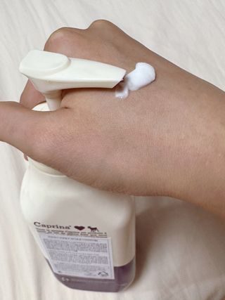 [카프리나]프레쉬 산양밀크 어메이징 바디로션 350ml (시어버터 향) — 5점을 준 리뷰어가 2023년 6월 올린 사용 사진