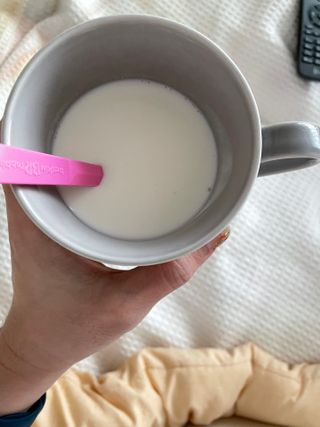 매일바이오 그릭요거트 오리지널 플레인 4개, 로스터리 커피믹스 4개 — 5점을 준 리뷰어가 2021년 12월 올린 사용 사진
