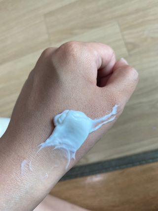 [위켄더스] 끈적임 없이 수분감을 채워주는 핸드& 바디로션 1종 랜덤발송 — 5점을 준 리뷰어가 2022년 5월 올린 사용 사진