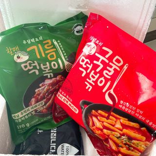 [푸딩팩토리] 떡볶이 베스트 2종_옛날 국물떡볶이 570g / 할매 기름 떡볶이  570g — 4점을 준 리뷰어가 2022년 5월 올린 사용 사진