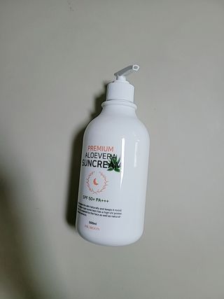 [닥터문] 프리미엄 알로에베라 선크림 500ml — 5점을 준 리뷰어가 2022년 6월 올린 사용 사진