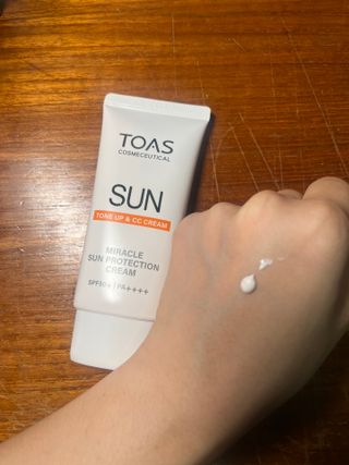 (구매평)스마트 스토어 구매평 _토아스 선 프로텍션 크림 혼합자차 선크림 50g — 5점을 준 리뷰어가 2025년 9월 올린 사용 사진