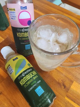 더그레잇티 콤부차 [매일유업] 더그레잇티 44kcal 콤부차 300ml *12개입 (오리지널 6개+베리리치 6개) — 5점을 준 리뷰어가 2023년 7월 올린 사용 사진