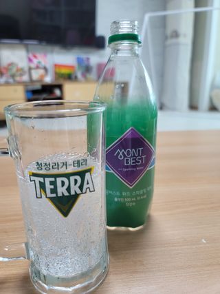 몽베스트 Montbest with Sparkling water Plain 20병 — 5점을 준 리뷰어가 2021년 11월 올린 사용 사진