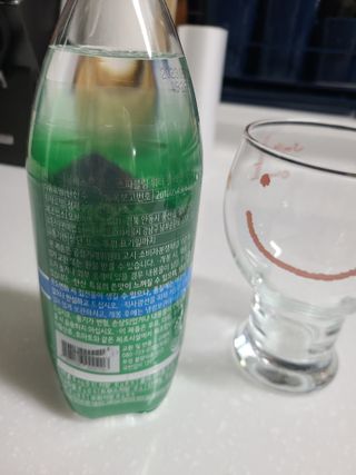 몽베스트 Montbest with Sparkling water Plain 20병 — 4점을 준 리뷰어가 2022년 6월 올린 사용 사진