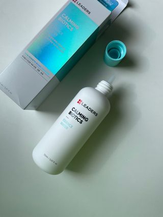 리더스코스메틱 리더스 카밍 바이오틱스 에센스 워터 — 5점을 준 리뷰어가 2021년 7월 올린 사용 사진