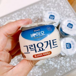 매일바이오 그릭요거트 오리지널 플레인 4개, 로스터리 커피믹스 4개 — 5점을 준 리뷰어가 2021년 12월 올린 사용 사진