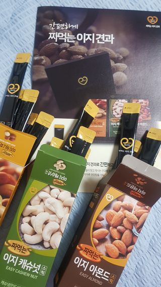 짜먹는 이지견과 짜먹는 이지아몬드, 짜먹는 이지허니피넛, 짜먹는 이지캐슈넛 각 10g X  10포 — 5점을 준 리뷰어가 2021년 2월 올린 사용 사진