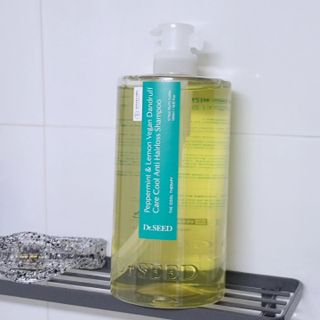 닥터시드 페퍼민트 앤 레몬 비건 비듬케어 쿨 탈모 샴푸 (1000ml) — 5점을 준 리뷰어가 2024년 2월 올린 사용 사진
