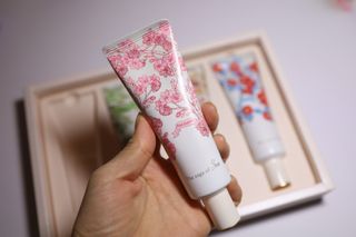 더사가오브수 [사가수] 사계절 원료를 담아내어 진한 보습을 선사하는, 효혜윤 보태니컬 에너지 핸드크림 세트 — 5점을 준 리뷰어가 2023년 3월 올린 사용 사진