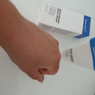 더마포레스트 모이스처라이징 아쿠아크림 / 수분크림 히알루론산 펩타이드 보습 미백 주름개선 — 5점을 준 리뷰어가 2021년 6월 올린 사용 사진