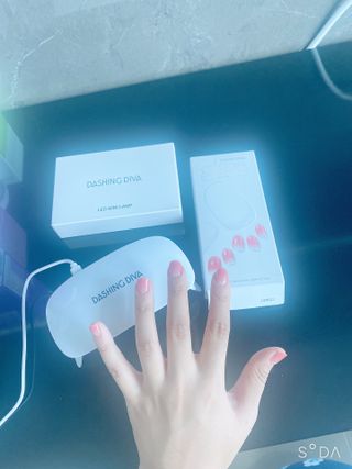 데싱디바 글레이즈 젤네일 그라데이션 네일_5종 중 택 1 — 4점을 준 리뷰어가 2021년 8월 올린 사용 사진