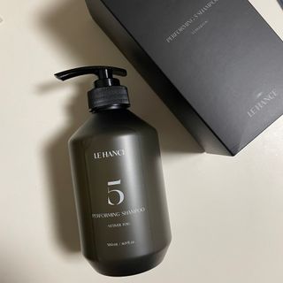 르핸스 퍼포밍 5 샴푸 비반트 포렛/베티버 포그 — 4점을 준 리뷰어가 2022년 12월 올린 사용 사진