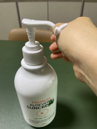 [닥터문] 프리미엄 알로에베라 선크림 500ml — 5점을 준 리뷰어가 2022년 5월 올린 사용 사진