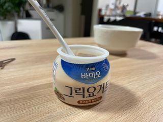 매일바이오 그릭요거트 오리지널 플레인 4개, 로스터리 커피믹스 4개 — 리뷰어가 2021년 12월 올린 사용 사진