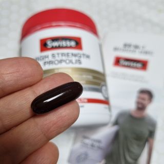 Swisse 스위스 고함량 프로폴리스 2,000mg 210정 — 4점을 준 리뷰어가 2021년 5월 올린 사용 사진