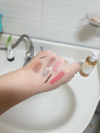 스킨1004 [SKIN1004] 마다가스카르 센텔라 라이트 클렌징 오일 200ml — 5점을 준 리뷰어가 2024년 7월 올린 사용 사진