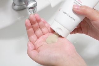 바디셀런스 벤토나이트 데일리 약산성 딥클렌징폼 120ml — 5점을 준 리뷰어가 2021년 12월 올린 사용 사진