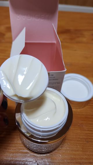 소담스퀘어 상암 라디셀 인텐시브 큐어 크림 50ml — 5점을 준 리뷰어가 2022년 11월 올린 사용 사진