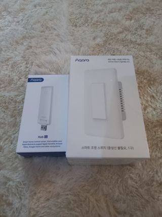 아카라 조명 스위치를 누워서 끄는 방법 (스마트 조명 스위치 2구 + 무선 리모트 스위치 1구 T1, 스마트 허브 E1) — 4점을 준 리뷰어가 2021년 12월 올린 사용 사진