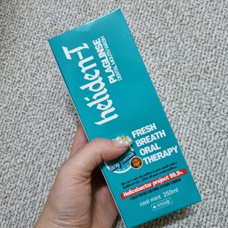 30초 후 눈으로 확인하는 헬리덴티 프라글린스 가글 — 5점을 준 리뷰어가 2021년 6월 올린 사용 사진
