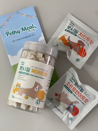 [펫시밀] 원물그대로 영양듬뿍 진공동결건조 북어트릿75g,치킨트릿100g,연어트릿75g 강아지 고양이 간식 — 5점을 준 리뷰어가 2023년 5월 올린 사용 사진