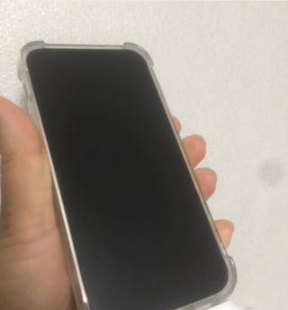아클리브 Premium 항균 항바이러스 액정 보호필름(iPhone) — 5점을 준 리뷰어가 2022년 10월 올린 사용 사진