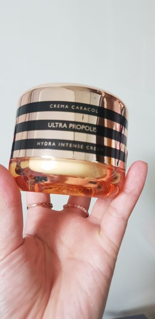 자민경 크레마카라콜 울트라 프로폴리스 하이드라 인텐스 크림 50ml — 5점을 준 리뷰어가 2020년 12월 올린 사용 사진