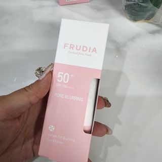 [후르디아] 모공블러 비건 선 프라이머 — 4점을 준 리뷰어가 2022년 6월 올린 사용 사진
