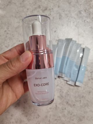 나우 [리브엠] 123억개 엑소좀으로 채운 눈부신 광채, 엑소코어 화이트닝 텐션 앰플 — 4.5점을 준 리뷰어가 2023년 5월 올린 사용 사진