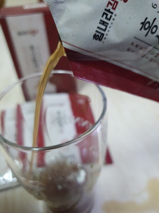힘내라김홍삼 홍삼활력진 50ml x 5포 — 5점을 준 리뷰어가 2021년 4월 올린 사용 사진