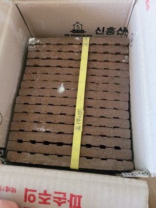 [신흥산업] 붙이는 벽돌 황토 파벽돌 230mm 45장,  욕실 인테리어 실내장식 셀프인테리어 — 4점을 준 리뷰어가 2023년 5월 올린 사용 사진