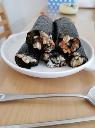 해풀잎 누구나 김밥*1ea [(혼합야채 35g *1ea,  김밥김 (5g, 5ea),  양념간장 (6g, 5ea), 참기름(5g, 2ea)] — 4점을 준 리뷰어가 2022년 7월 올린 사용 사진