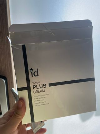 아이디플라코스메틱 아이디 브이로직 플러스 크림 15ml X 4EA — 5점을 준 리뷰어가 2022년 1월 올린 사용 사진