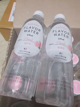아쿠아스 플레이버워터 [아쿠아스] 제로칼로리 플레이버워터 복숭아/청포도 1BOX 20개입 — 5점을 준 리뷰어가 2021년 4월 올린 사용 사진