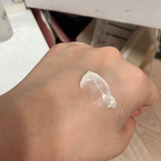AYU25[아유트웬티파이브]다마스크로즈워터 베이스 천연 수분 촉촉 크림 — 3점을 준 리뷰어가 2021년 4월 올린 사용 사진