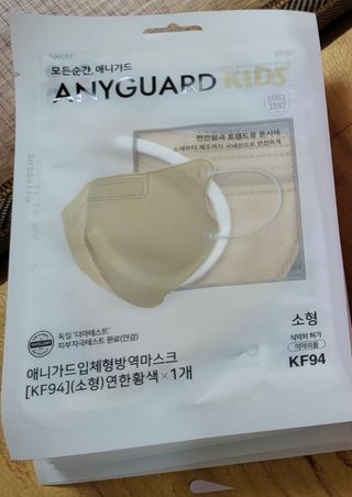 애니가드키즈 새부리형 KF94  5컬러 각 10매입 [화이트, 블랙, 크리미베이지, 코튼핑크, 그레이] 3-6세 — 5점을 준 리뷰어가 2022년 2월 올린 사용 사진