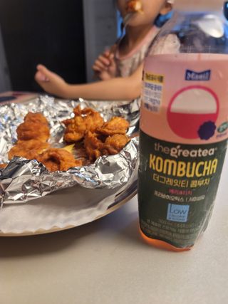 더그레잇티 콤부차 [매일유업] 더그레잇티 44kcal 콤부차 300ml *12개입 (오리지널 6개+베리리치 6개) — 5점을 준 리뷰어가 2023년 7월 올린 사용 사진