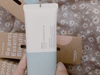 [후르디아] 끈적임 없는 착한성분 비건  핸드크림 3종 — 5점을 준 리뷰어가 2021년 10월 올린 사용 사진
