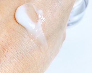 프리마인 바르기만 하면 철벽 스킨케어+24시간 마스크팩 효과. 셀라브 리제너레이팅 시스템 부스터+크림 세트 — 4점을 준 리뷰어가 2023년 7월 올린 사용 사진