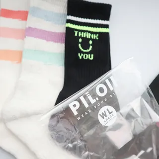 사이즈가 있는 양말 필로이 운동하기 좋은 날!_스포츠 크루 양말 4족 세트_남여 각각 (S,M,L)_컬러 랜덤 발송 — 5점을 준 리뷰어가 2022년 5월 올린 사용 사진
