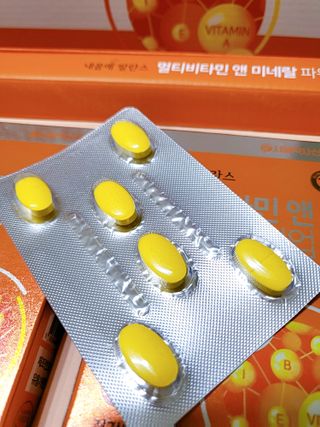 서울약사신협_내몸애발란스멀티비타민앤미네랄파워업_800mg x 90정 — 5점을 준 리뷰어가 2021년 8월 올린 사용 사진