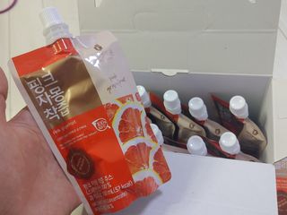 자연에온 핑크 자몽 착즙 100mL 10개입 1BOX +가 득담은 자몽 콜라겐 젤리스틱 1BOX — 5점을 준 리뷰어가 2021년 7월 올린 사용 사진
