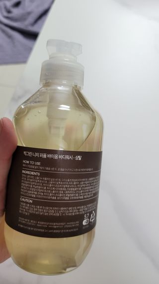 빅그린 니치 퍼퓸 바이옴바디워시 500ml(상탈, 블랙베리&베이, 블랑쉐 3종 중 택1) — 4.5점을 준 리뷰어가 2022년 12월 올린 사용 사진