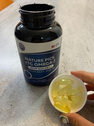 서울약사신협 네이처픽_알티지오메가3_1,205mg x 180캡슐 — 4점을 준 리뷰어가 2021년 9월 올린 사용 사진