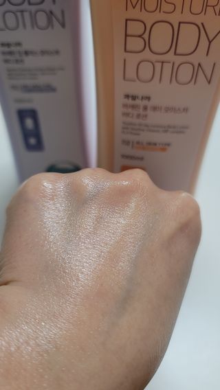 [과일나라] 바세린 모이스처 바디로션 1000ml 2종 — 5점을 준 리뷰어가 2021년 10월 올린 사용 사진