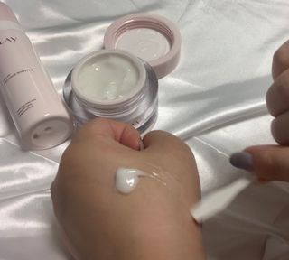 프리마인 바르기만 하면 철벽 스킨케어+24시간 마스크팩 효과. 셀라브 리제너레이팅 시스템 부스터+크림 세트 — 5점을 준 리뷰어가 2023년 7월 올린 사용 사진